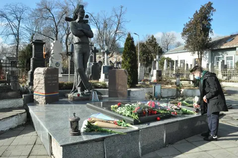 Activitate transdisciplinară: Omagiu marelui poet basarabean: Grigore Vieru, februarie 2022 — fotografia 7