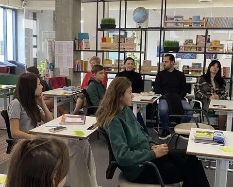 Campania de promovare a lecturii: „LECTURIADA PĂRINȚI – ELEVI”, clasele a VII-a „C„ / „Z”, noiembrie 2023 — fotografia 6