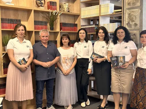 Deschideri culturale: „Scriitori printre liceeni” la Da Vinci, FILIT2024, Chișinău, 27.09.2024 📖📖 — fotografia 2
