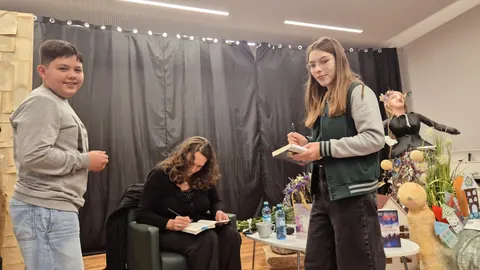 Întâlnirea cu scriitoarea și autoarea romanului „Războiul solomonarilor”- Moni Stănilă, 14 noiembrie 2024 — fotografia 5