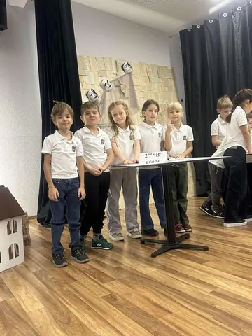 Yesterday, we had the pleasure of hosting a reading quiz contest between the 2nd, 3rd, and 4th-grade classes — fotografia 5